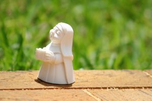 Leia mais sobre o artigo ▷ Sonhar Com Freira – É Mau Presságio?