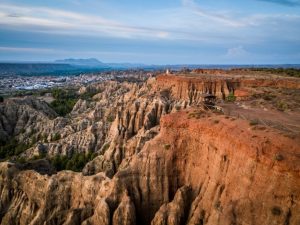 Leia mais sobre o artigo Sonhar Com Barranco – Significados Reveladores