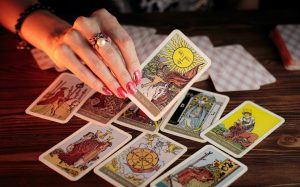 Leia mais sobre o artigo Sonhar Com Cartas De Tarot – Significados Reveladores