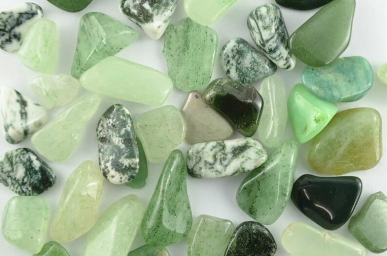 pedras jade verde claro