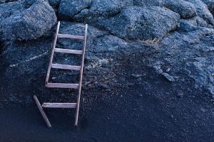 Leia mais sobre o artigo Sonhar com escada quebrada