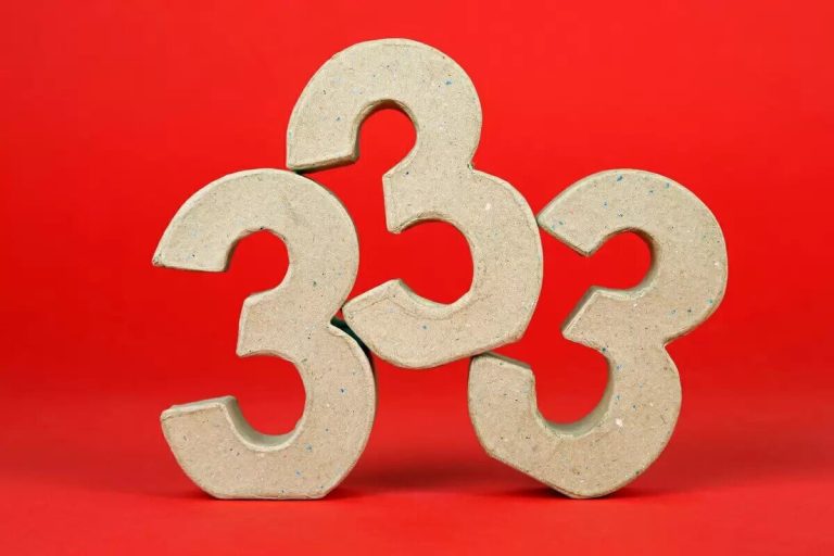 O que significa 333 na Bíblia? 9 Significados Espirituais