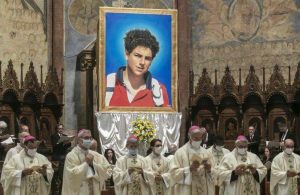 Leia mais sobre o artigo Aprenda a poderosa oração de Carlo Acutis