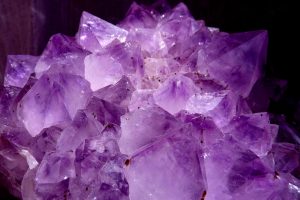 Leia mais sobre o artigo <strong>O que significa sonhar com pedra quartzo? </strong>